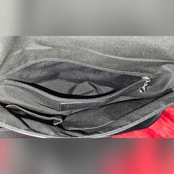 Coach Y2K Hampton Black Leather Crossbody/Shoulder Bag w/Buckle on Flap Closure - Picture 9 of 11